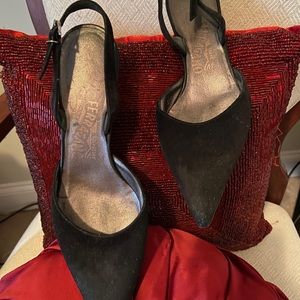 Suave pony heel pump with striped heel